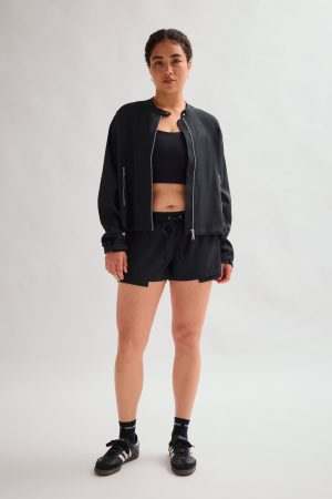 Black Vista Contrast Short