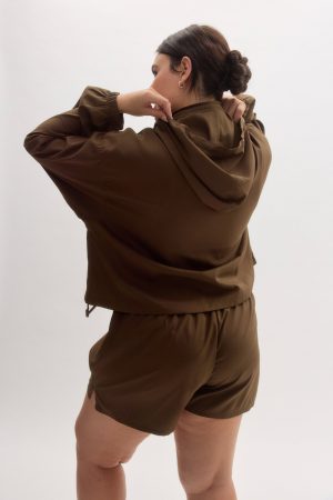 Chestnut Gazelle Short